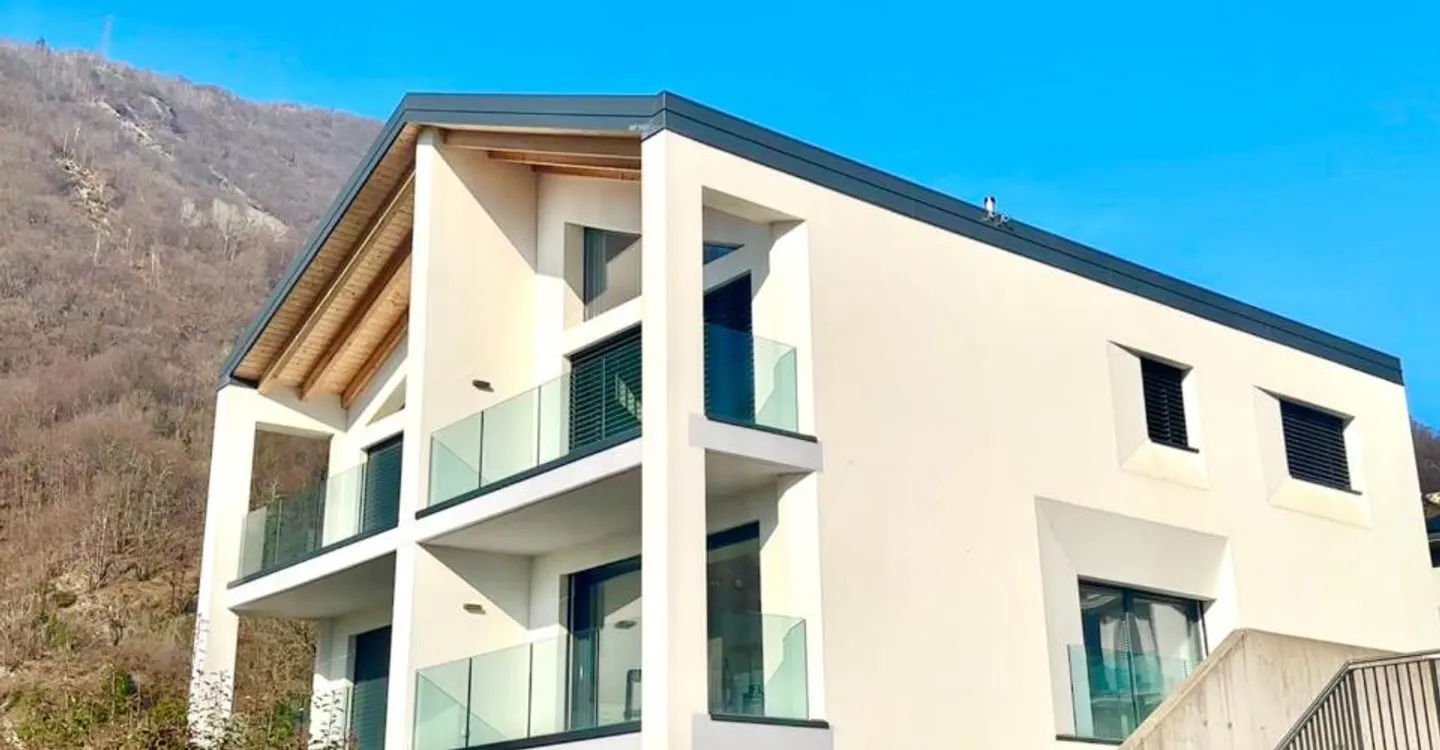Modern Elegance and Comfort: Villa with High-Quality Finishes - Photo 1 of 13