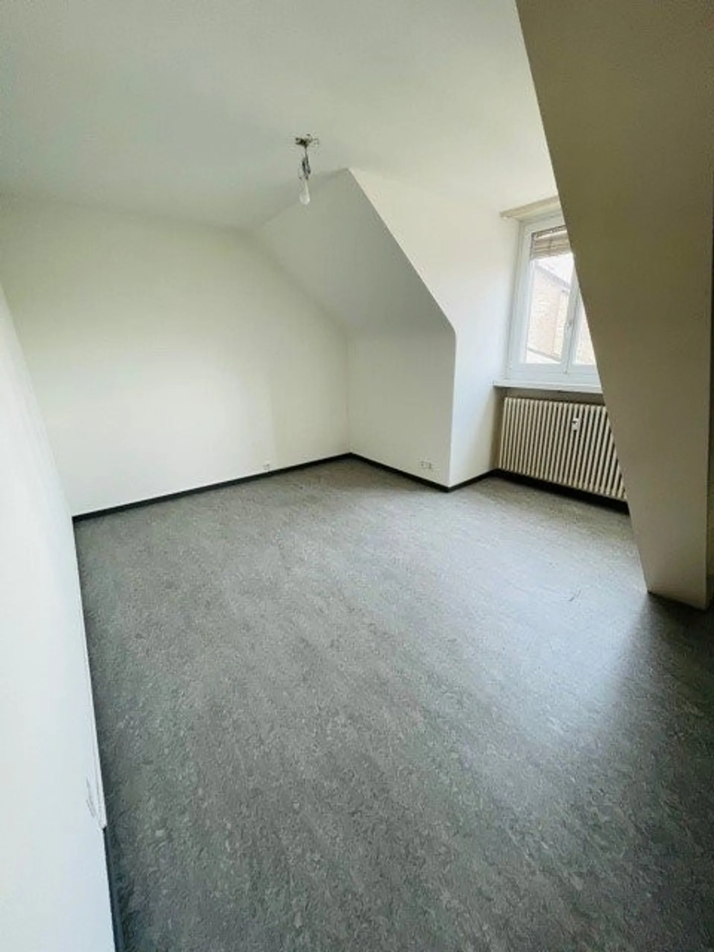 Mansardenzimmer nähe Gewerbeschule & Bad. Bahnhof KEINE WOHNUNG - Foto 4 von 5