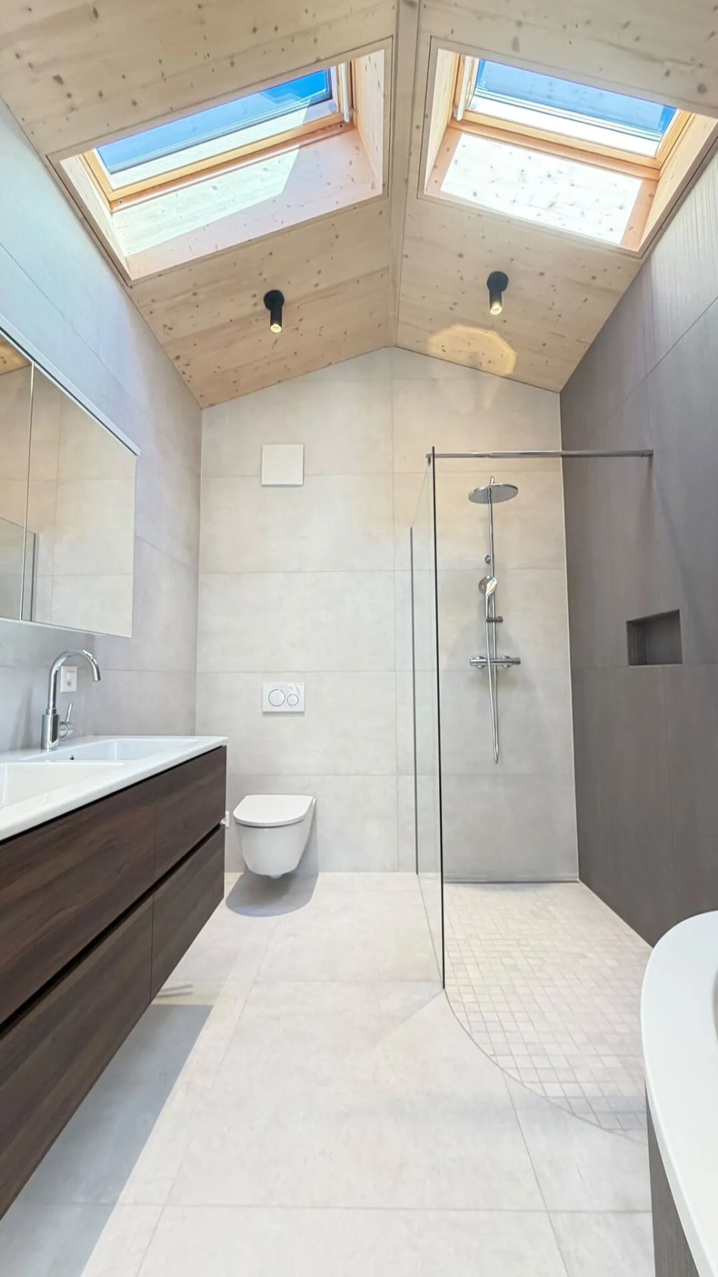 Newly renovated 3.5 and 4.5 room apartments - available separately or together in Oberwil - Photo 12 of 21
