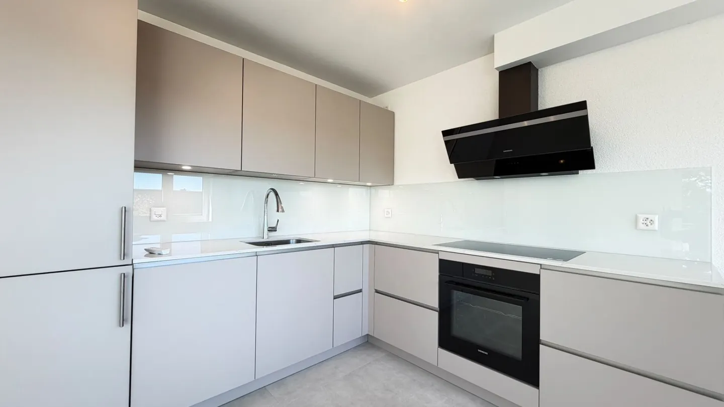 Newly renovated 3.5 and 4.5 room apartments - available separately or together in Oberwil - Photo 17 of 21