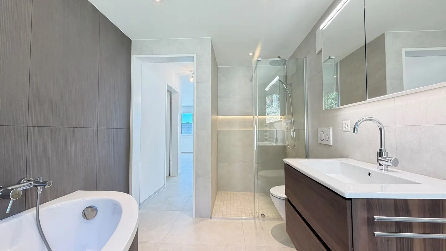 Newly renovated 3.5 and 4.5 room apartments - available separately or together in Oberwil - Photo 18 of 21