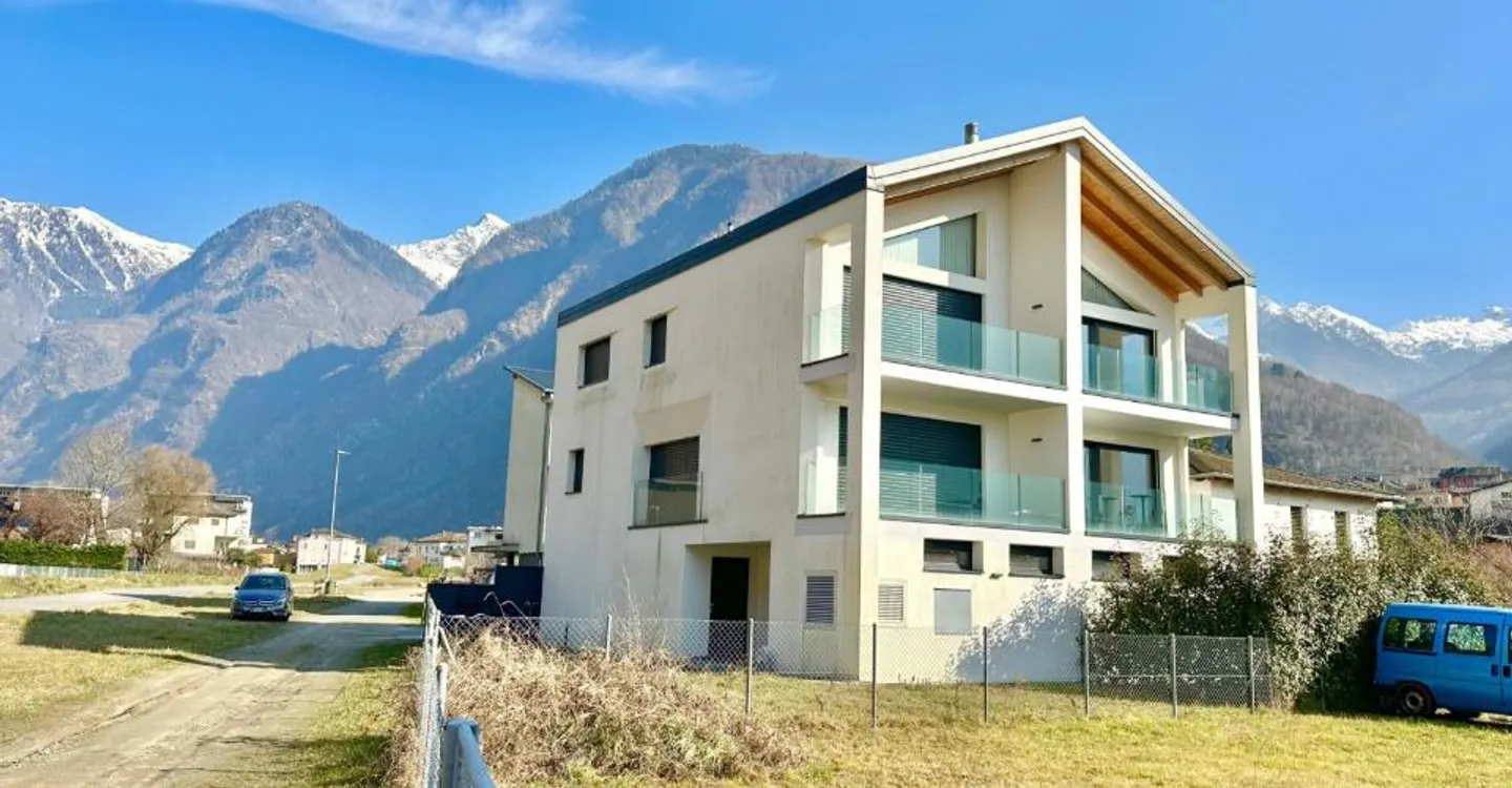 Modern Elegance and Comfort: Villa with High-Quality Finishes - Photo 12 of 13