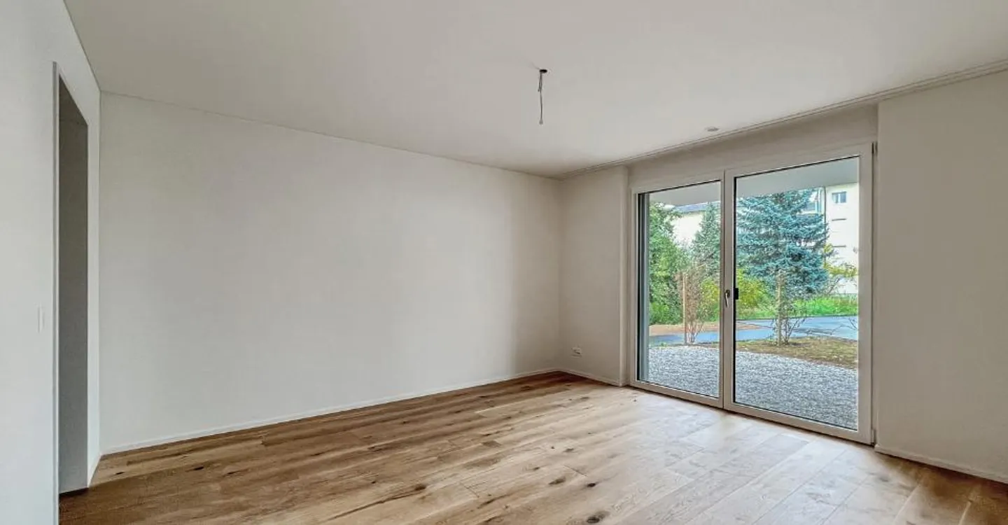 Great Apartment with Patio - Photo 7 of 9