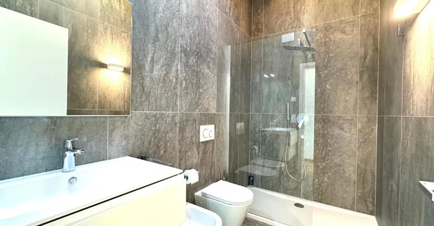Modern Elegance and Comfort: Villa with High-Quality Finishes - Photo 9 of 13