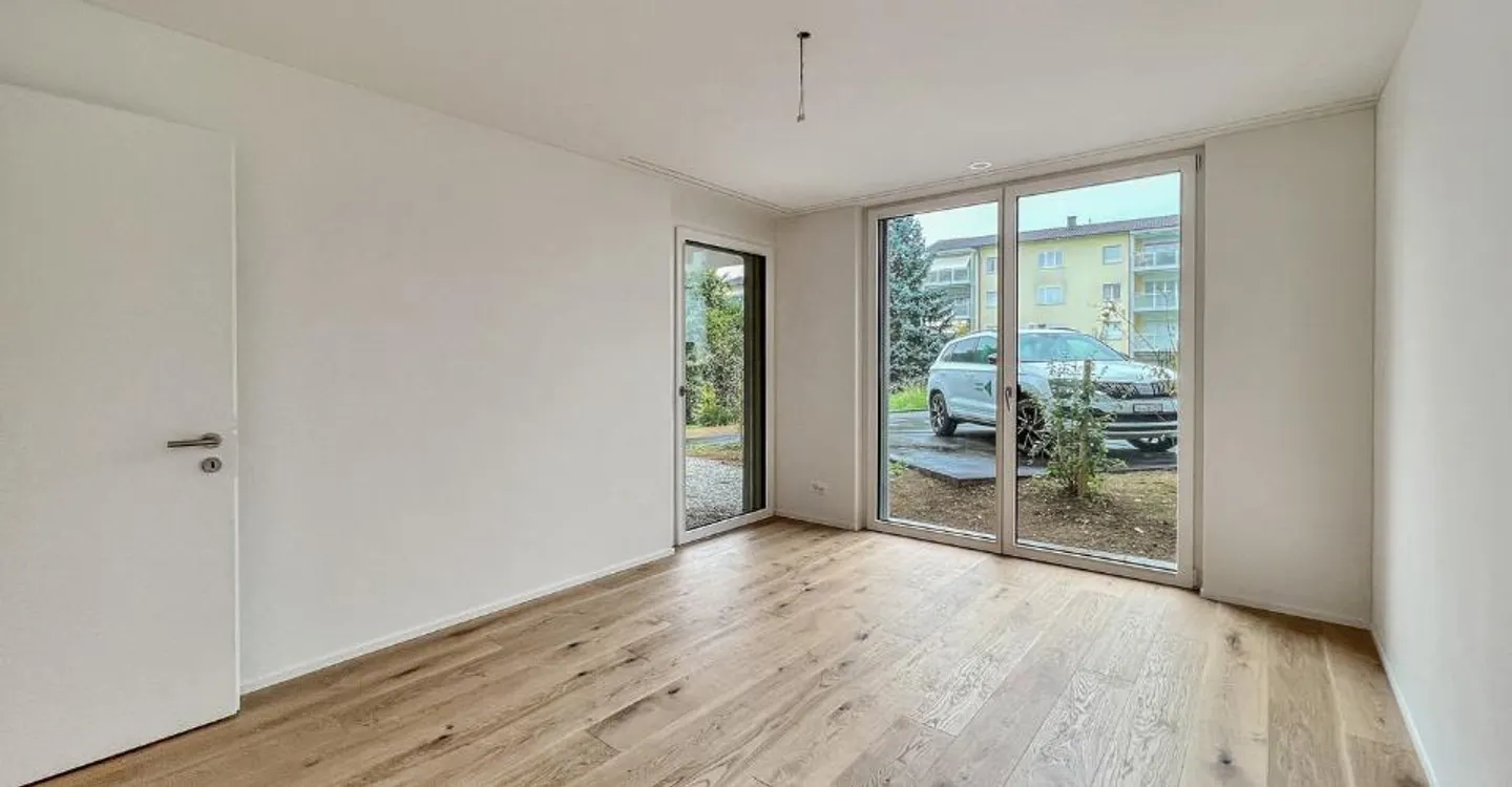 Great Apartment with Patio - Photo 8 of 9