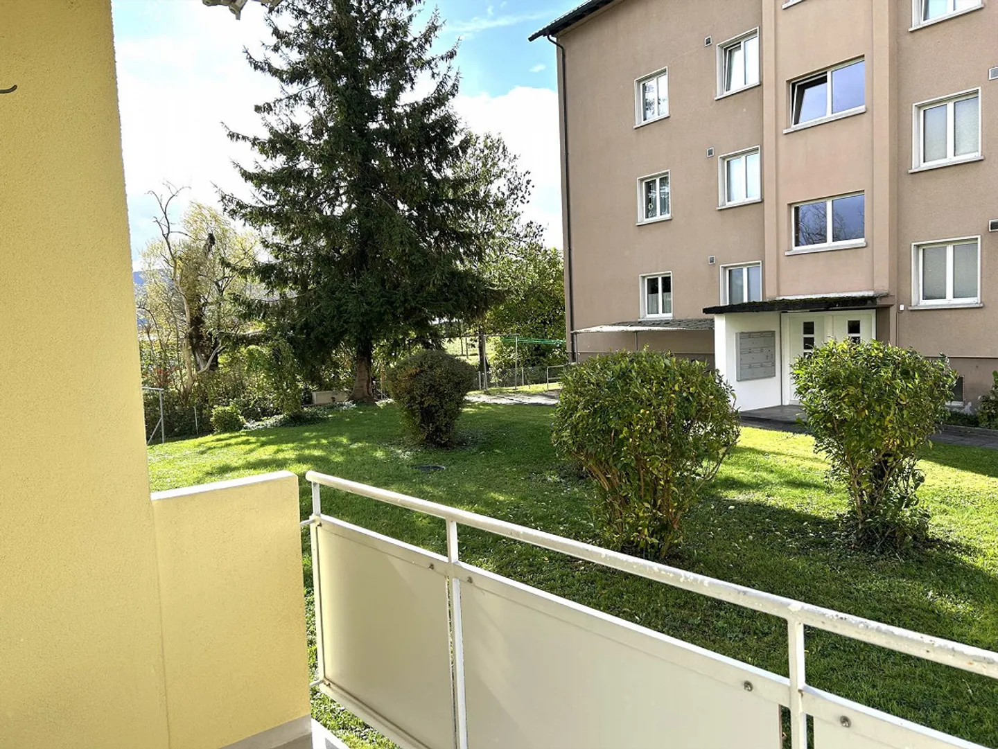 frisch renovierte 3-Zimmer-Wohnung in Hochparterre - Foto 1 von 12