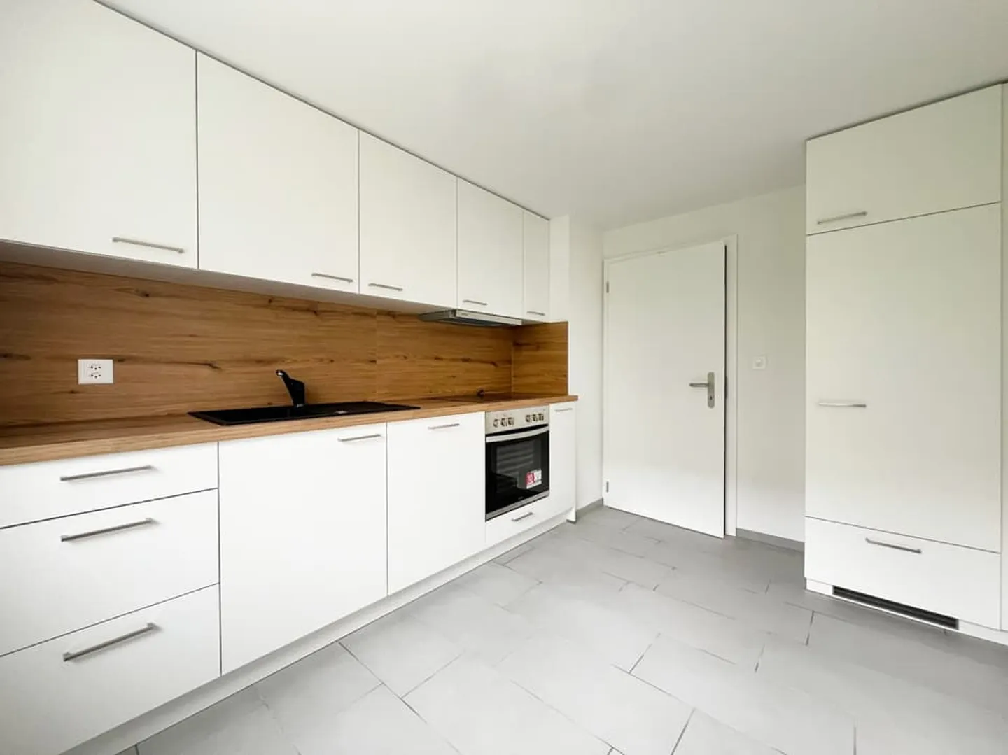 Modernes Apartment mit Balkon - Foto 1 von 9