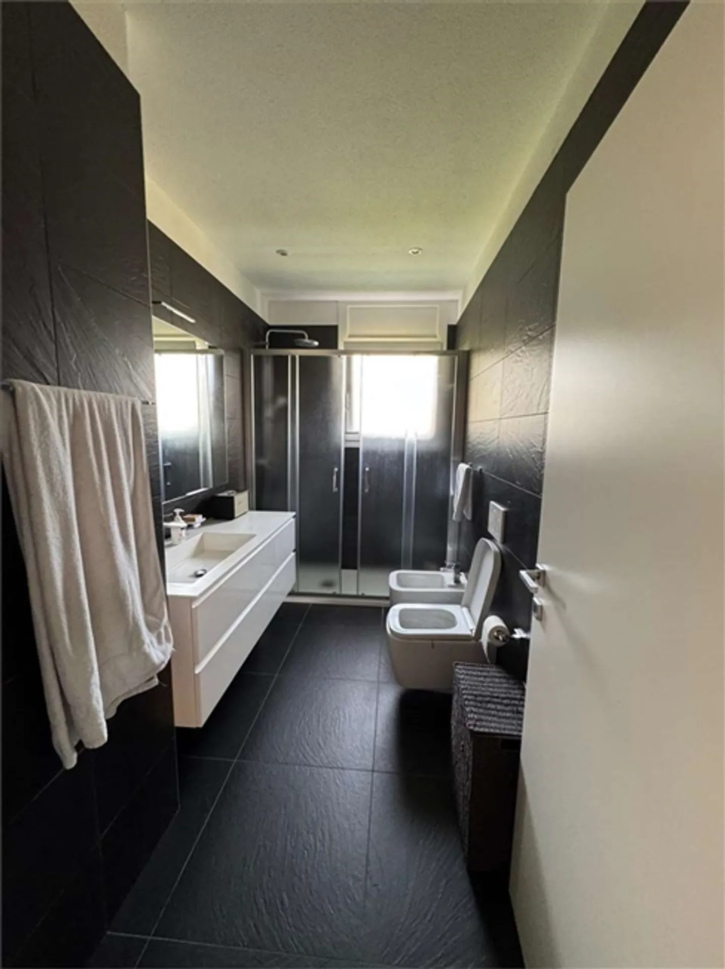 Appartamento spazioso e luminoso con giardino e 4 posti auto - Foto 14 di 20