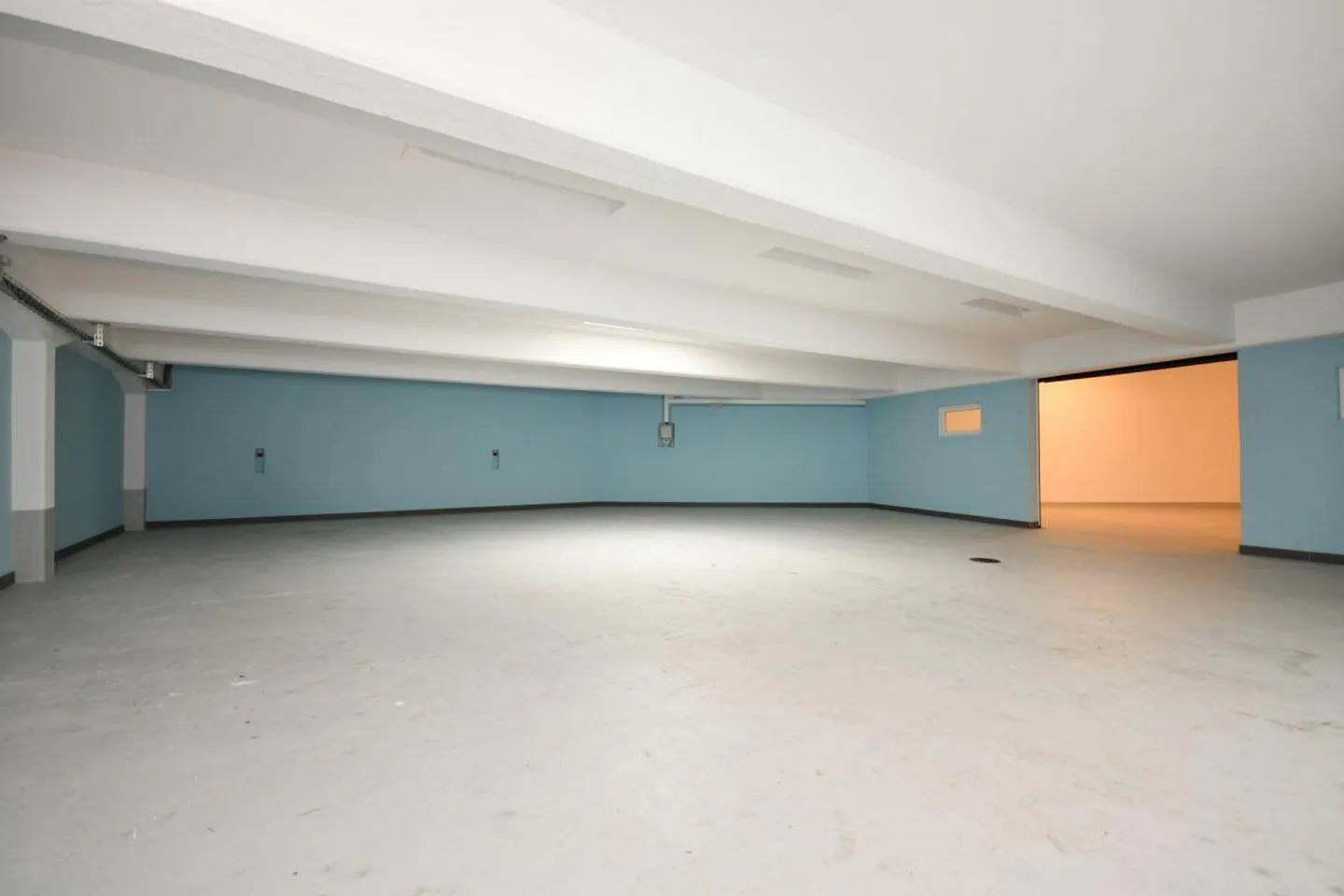 Car Hall/Workshop - Photo 5 of 18