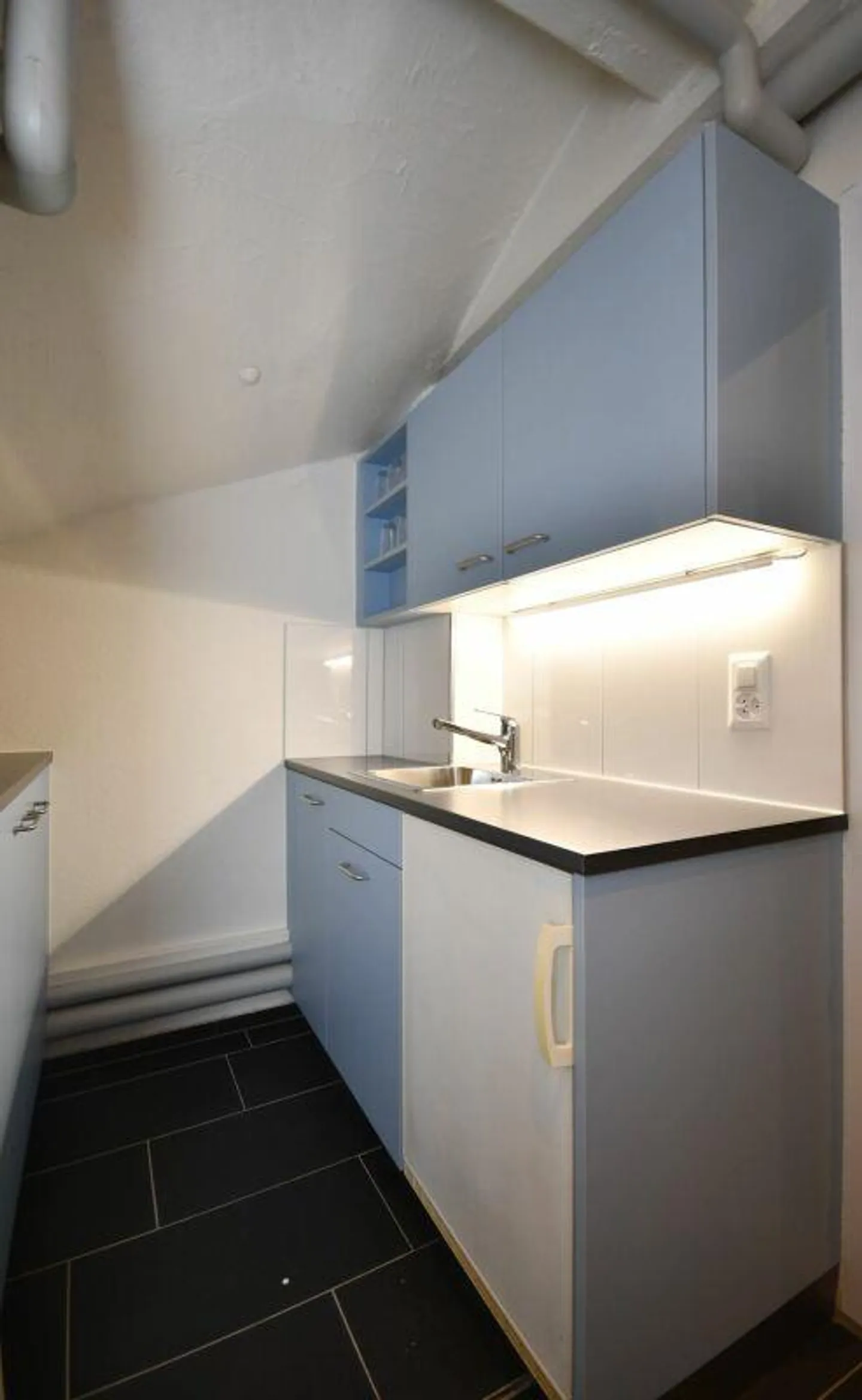 Car Hall/Workshop - Photo 7 of 18