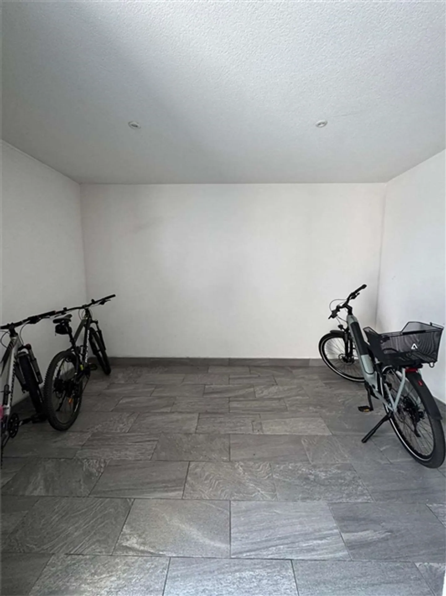 Appartamento spazioso e luminoso con giardino e 4 posti auto - Foto 18 di 20