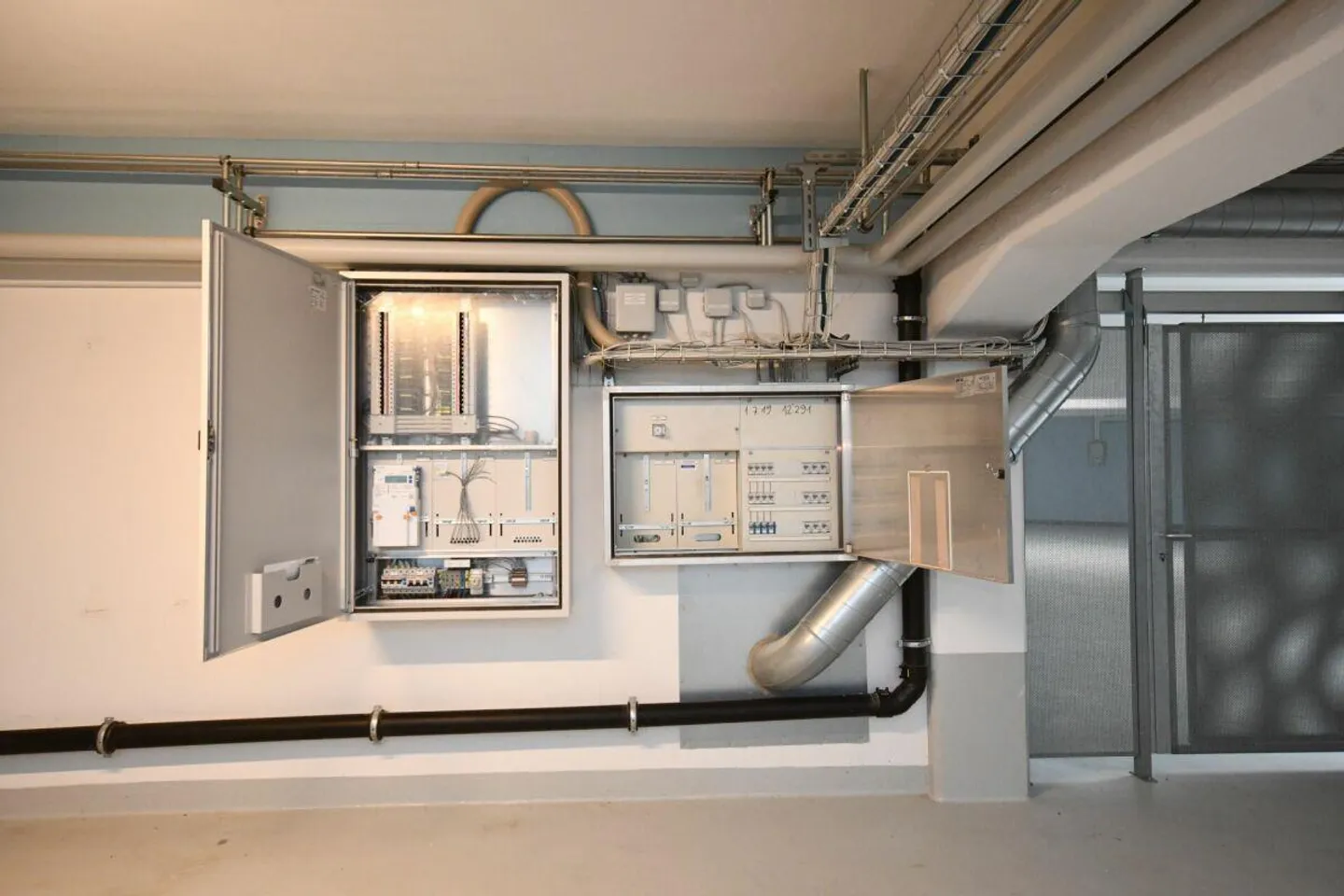 Car Hall/Workshop - Photo 15 of 18