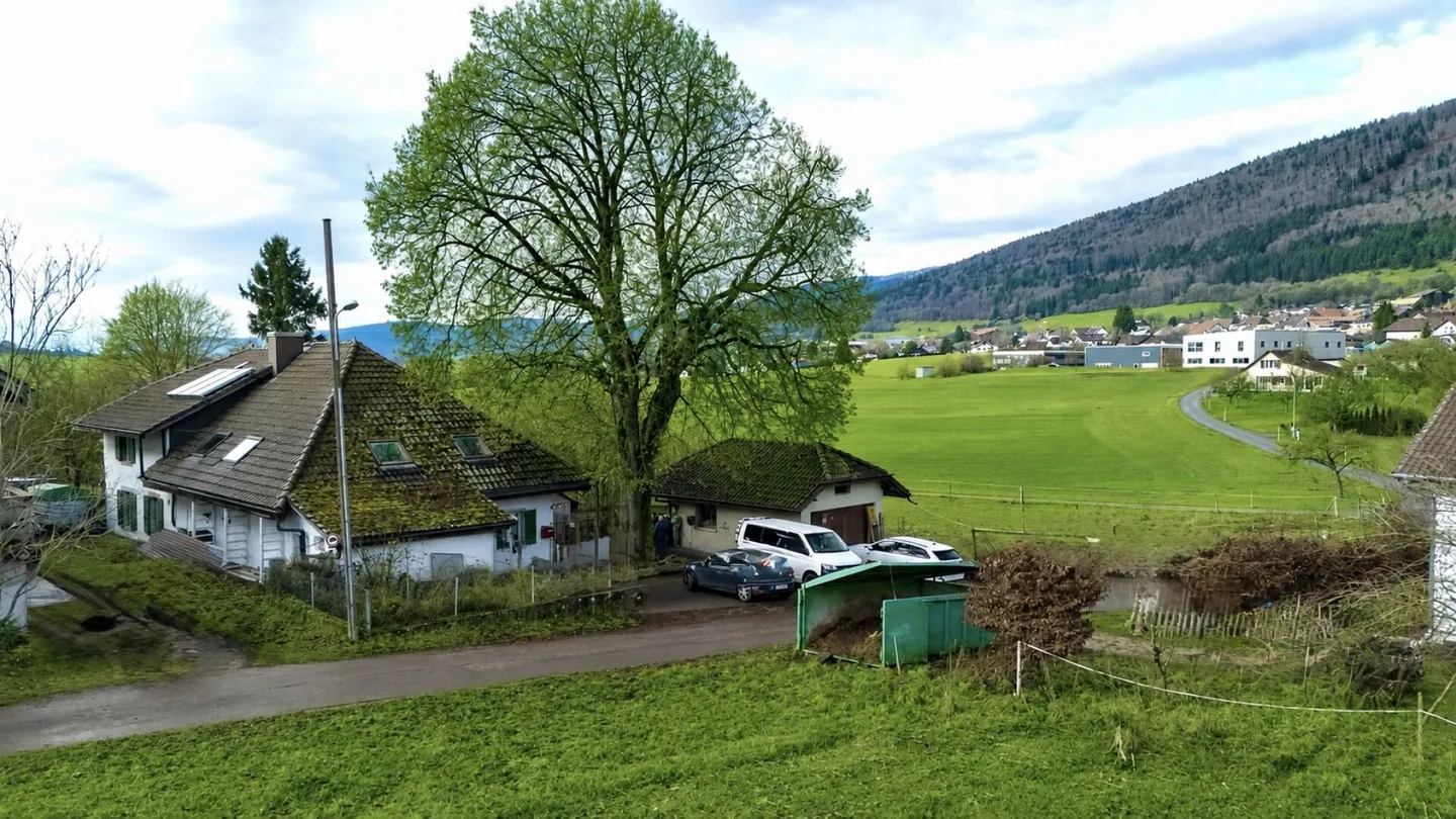 Charmantes Haus mit großem Grundstück - Foto 2 von 7