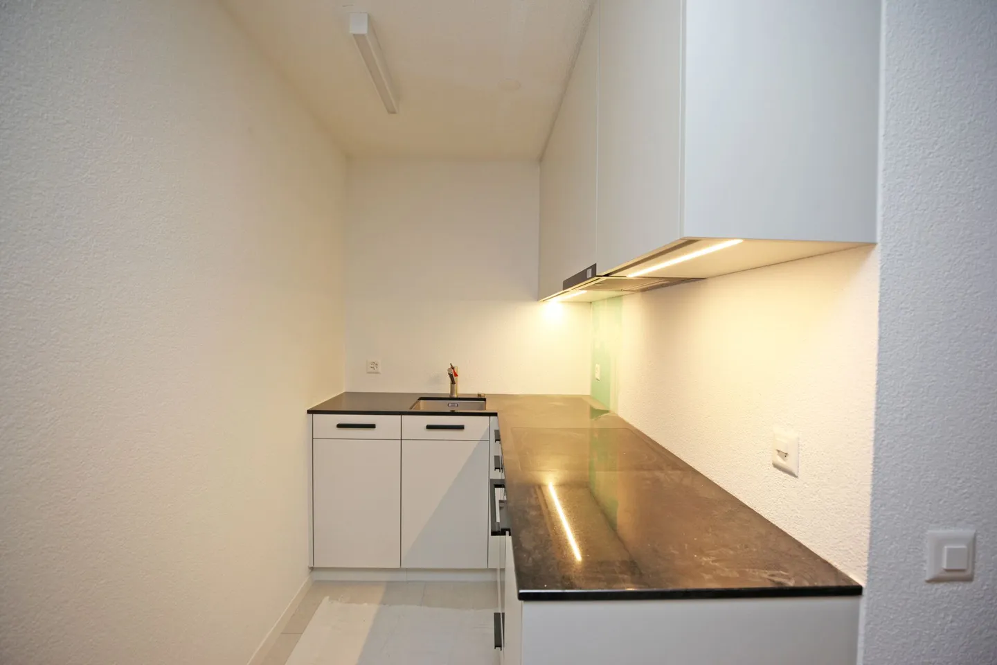 Freshly renovated 1.5-room ground floor apartment in Münchenbuchsee - Photo 4 of 7