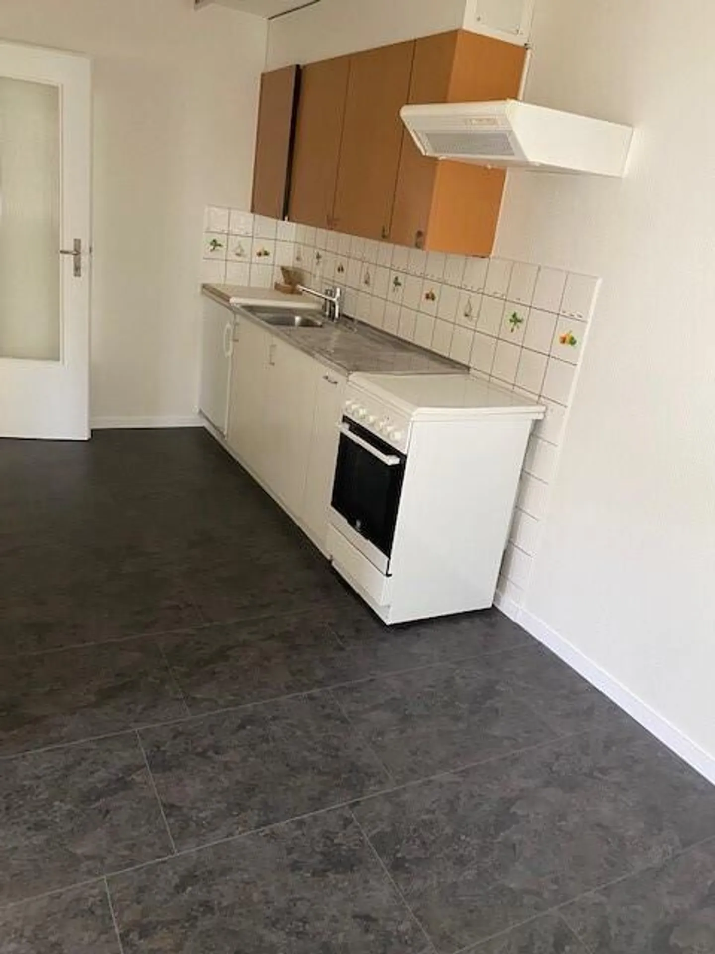 Appartement lumineux et confortable de 2 pièces avec balcon - Photo 2 sur 4