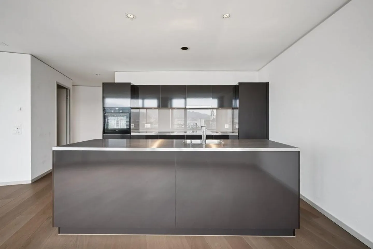 Vivere moderno, vivere centrale, nella torre Limmat - Foto 2 di 11