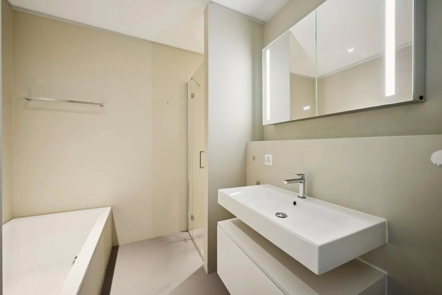 Vivere moderno, vivere centrale, nella torre Limmat - Foto 4 di 11