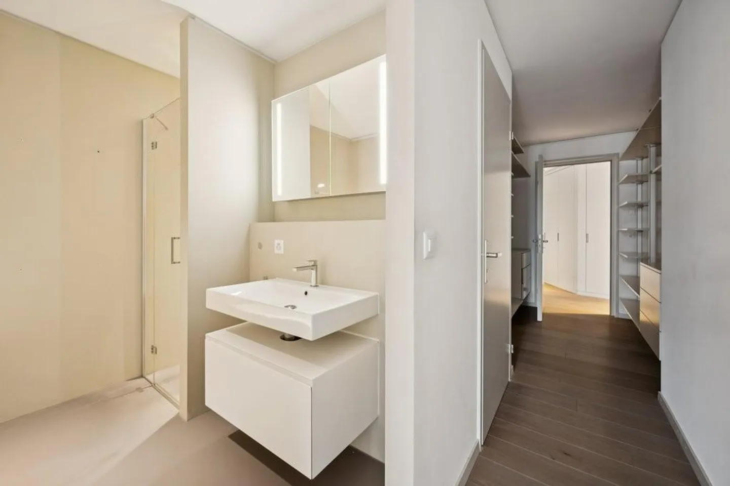 Vivere moderno, vivere centrale, nella torre Limmat - Foto 5 di 11