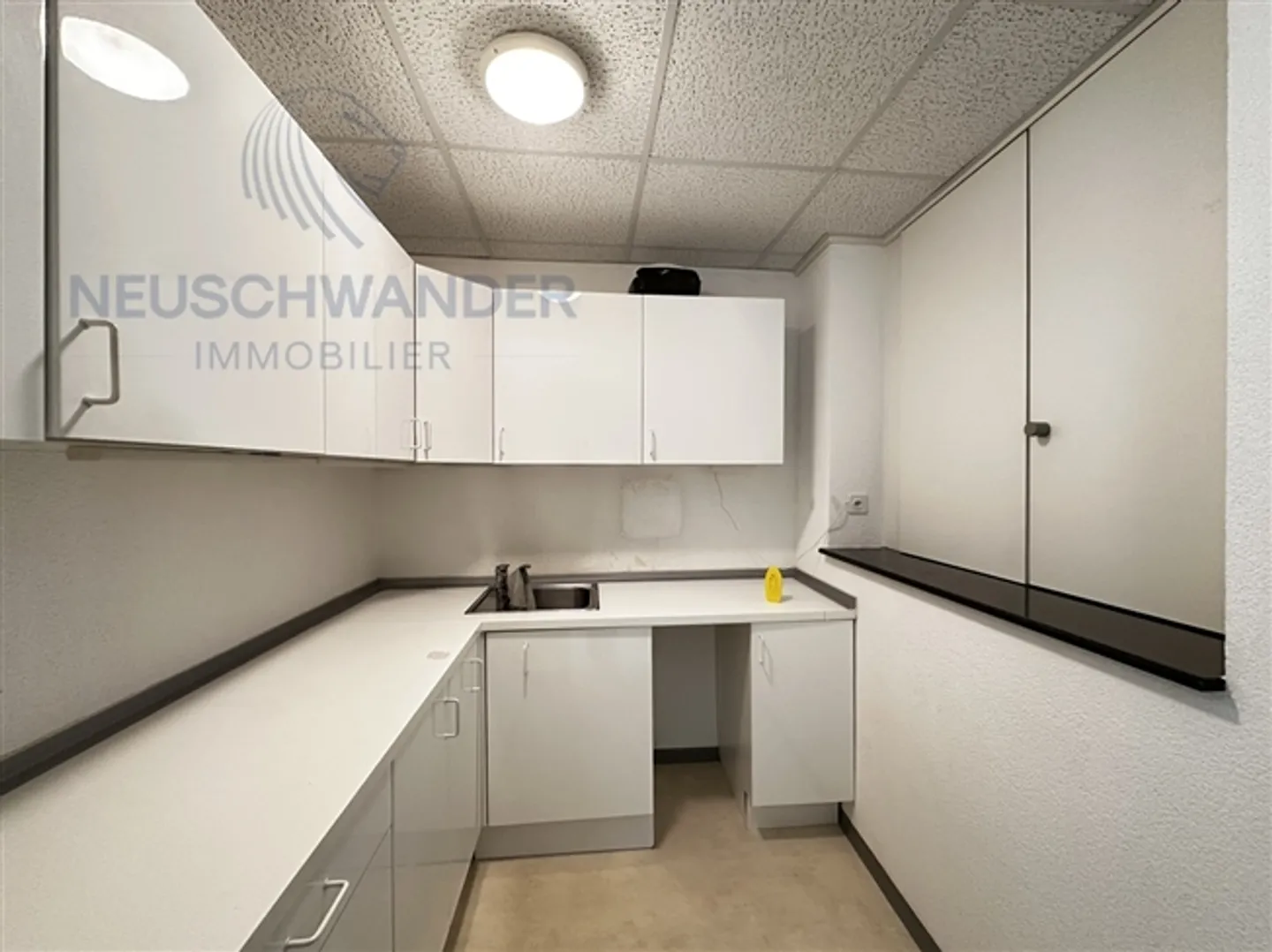 Emplacement stratégique et 1ère offre de loyer - Photo 5 sur 6