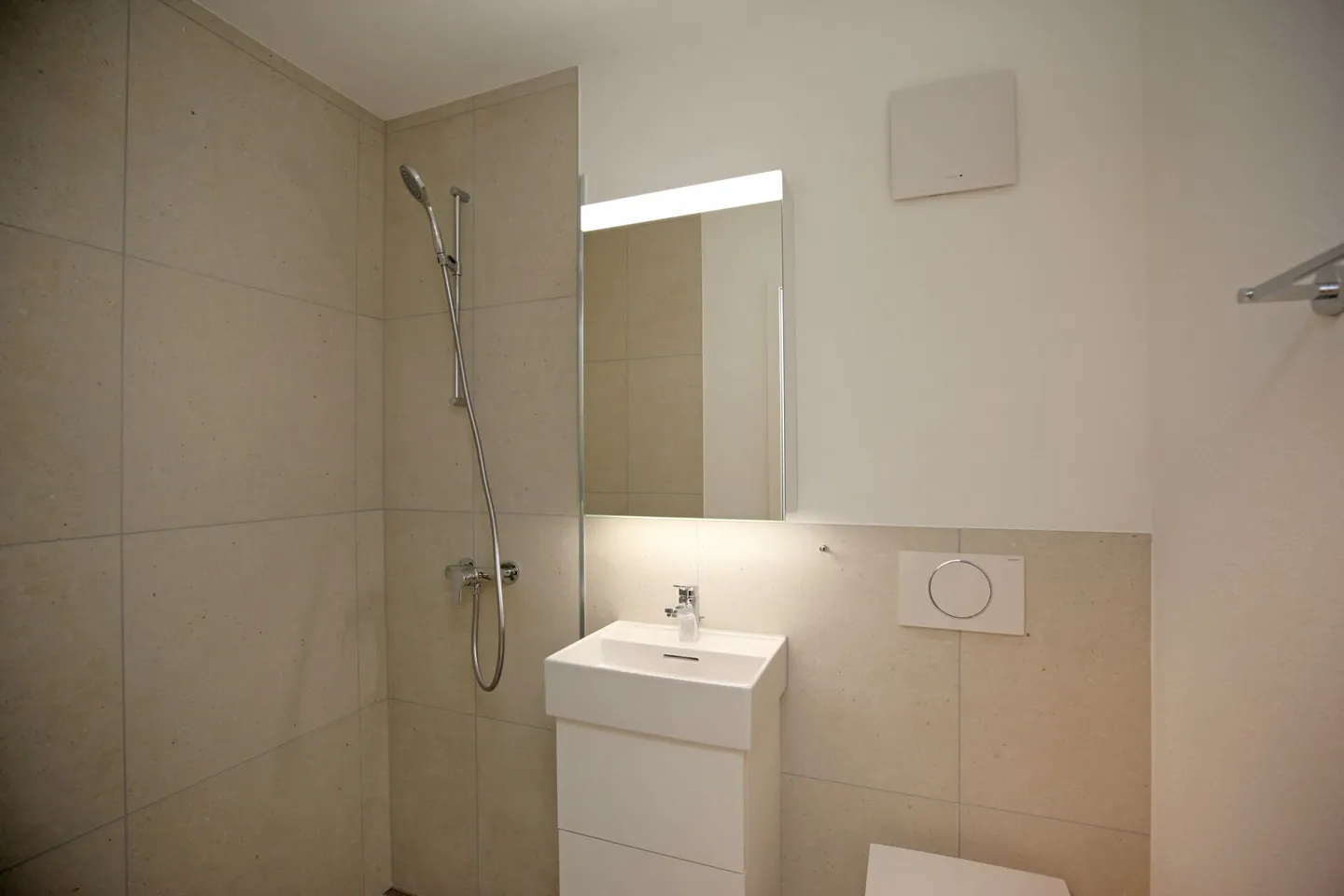 Freshly renovated 1.5-room ground floor apartment in Münchenbuchsee - Photo 5 of 7