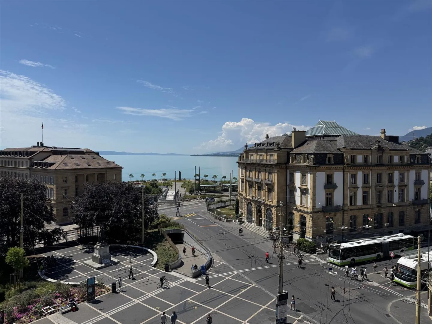 Ufficio nel centro città con una magnifica vista sul lago e sulle Alpi - Foto 1 di 9