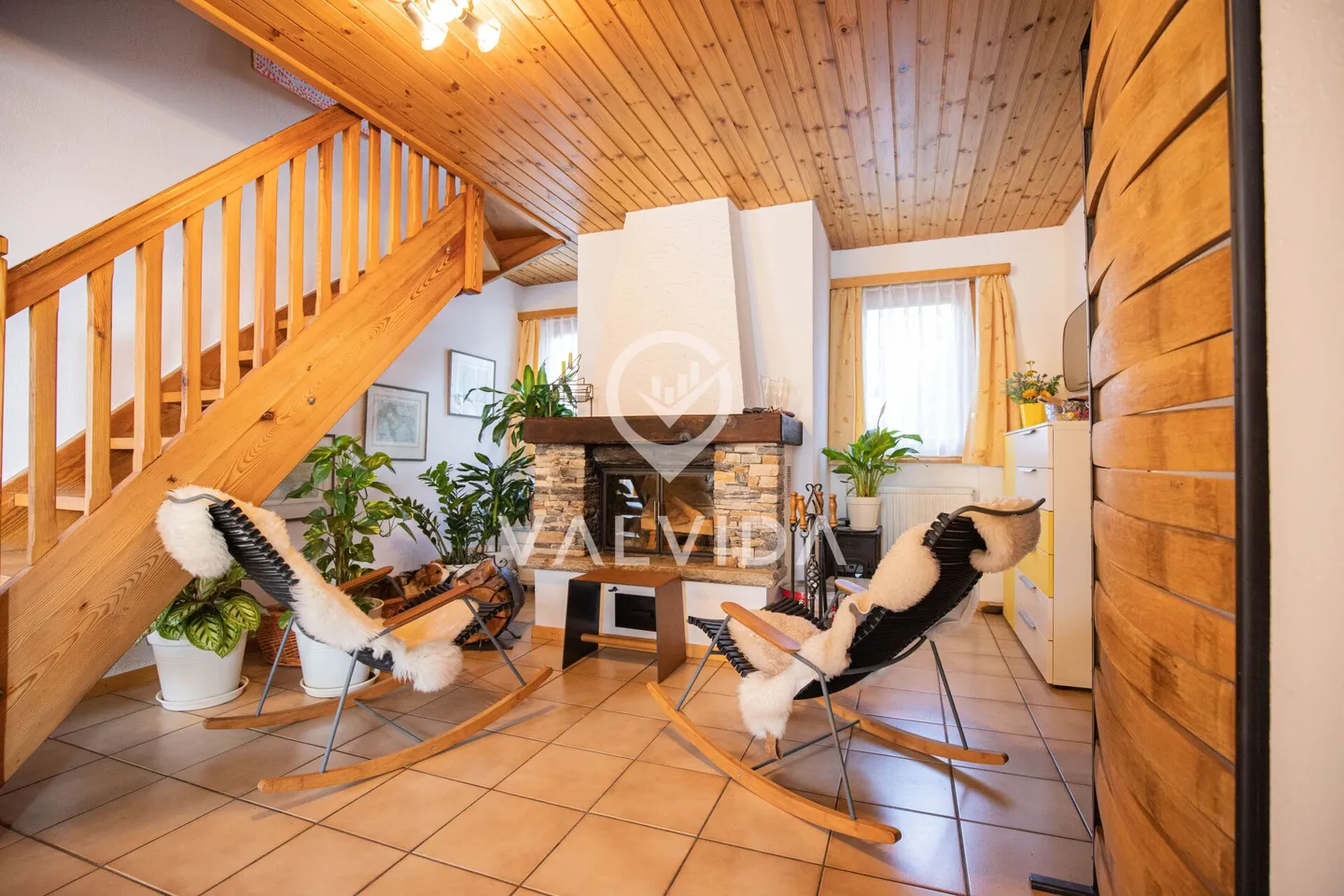 Incantevole appartamento duplex di 3,5 locali con vista mozzafiato ad Albinen - Foto 5 di 14