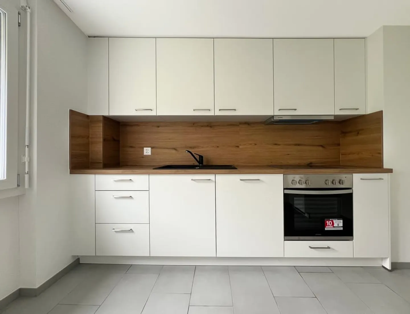 Modernes Apartment mit Balkon - Foto 2 von 9