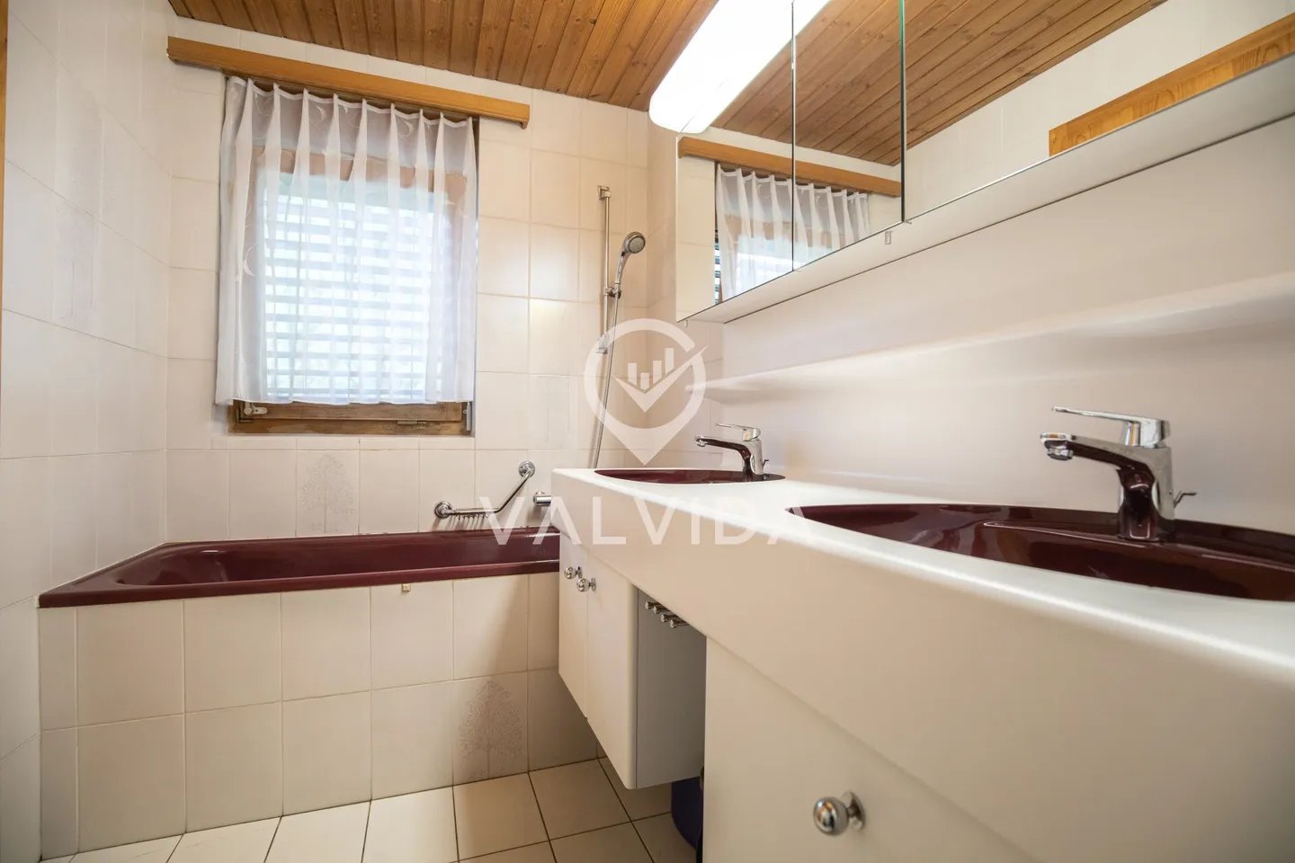 Incantevole appartamento duplex di 3,5 locali con vista mozzafiato ad Albinen - Foto 10 di 14