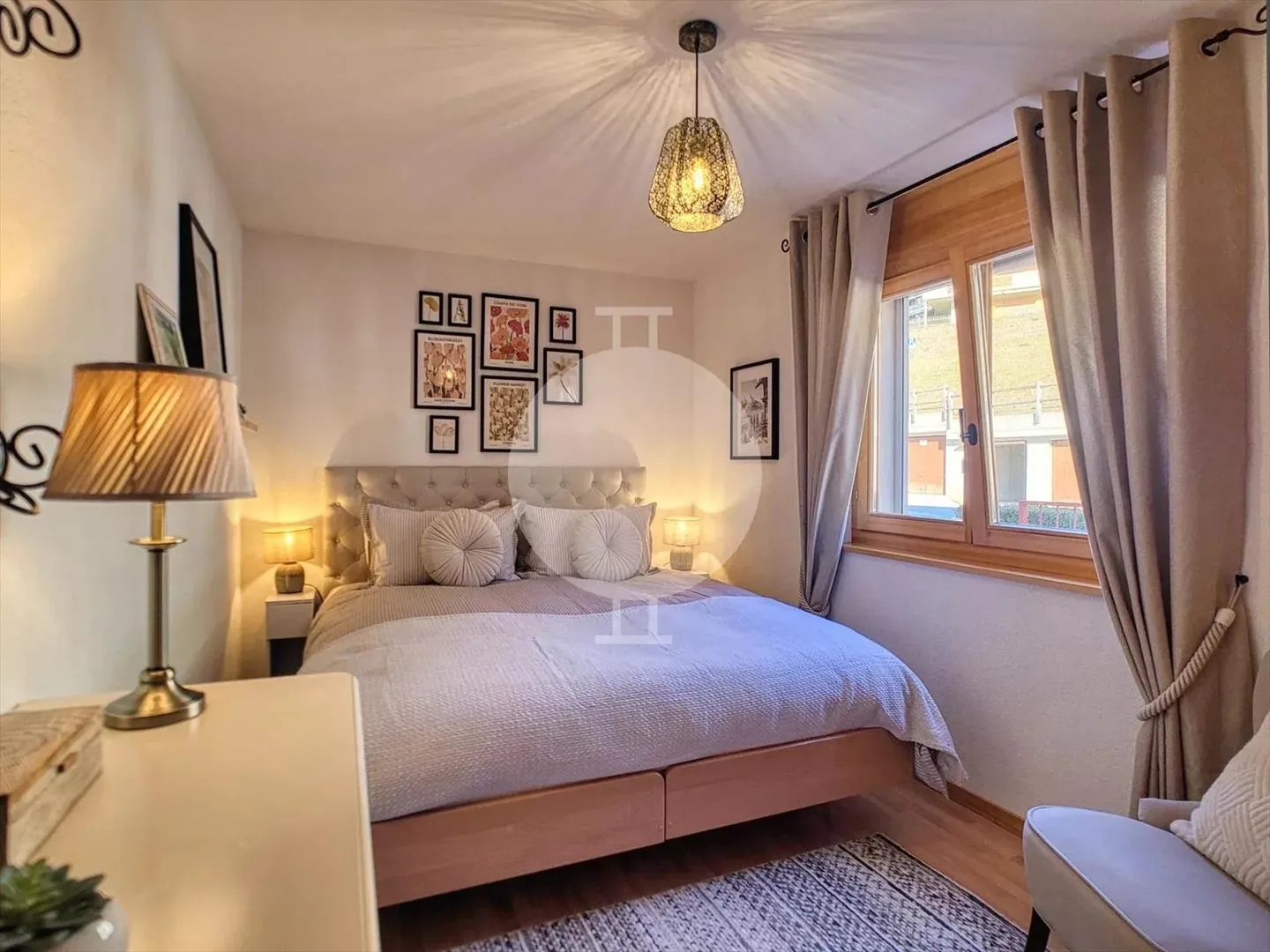 Prächtige 5,5-Zimmer-Wohnung mit großem Garten und Panoramablick auf die Berge - Foto 5 von 13