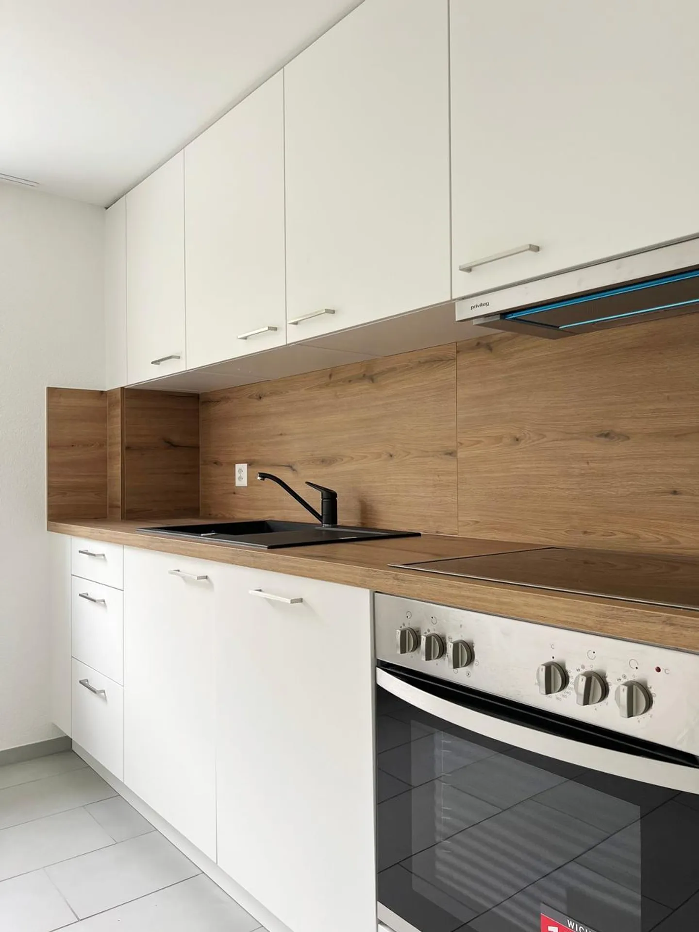 Modernes Apartment mit Balkon - Foto 3 von 9