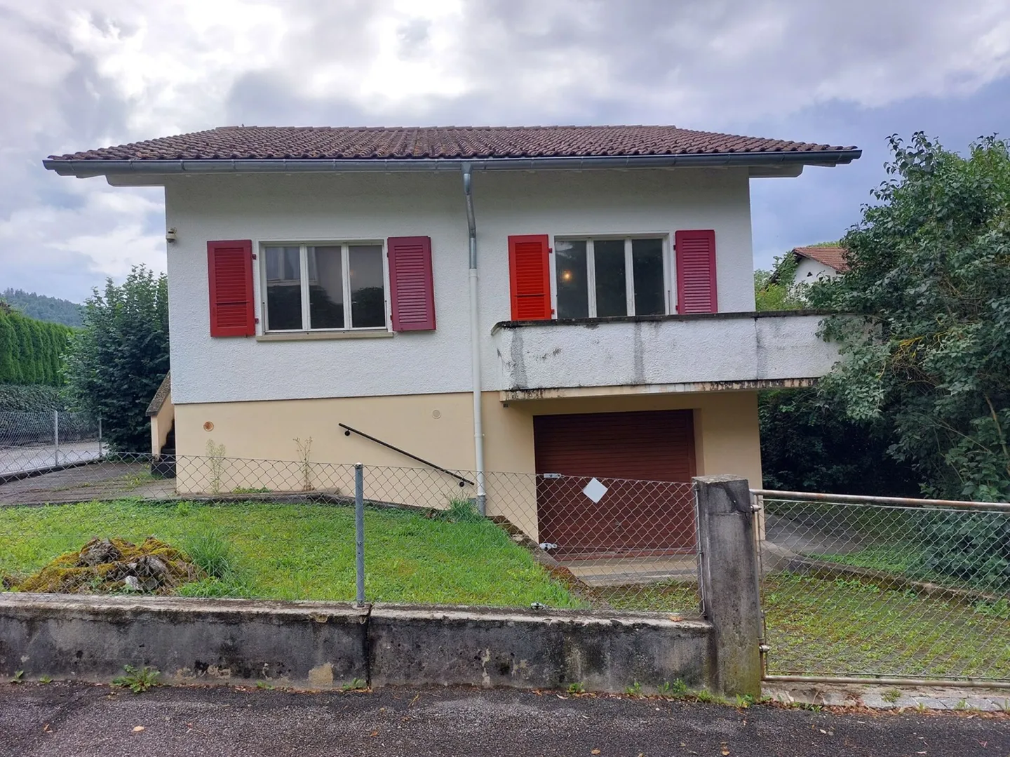 Villa spaziosa villa indipendente da ristrutturare - Foto 2 di 12