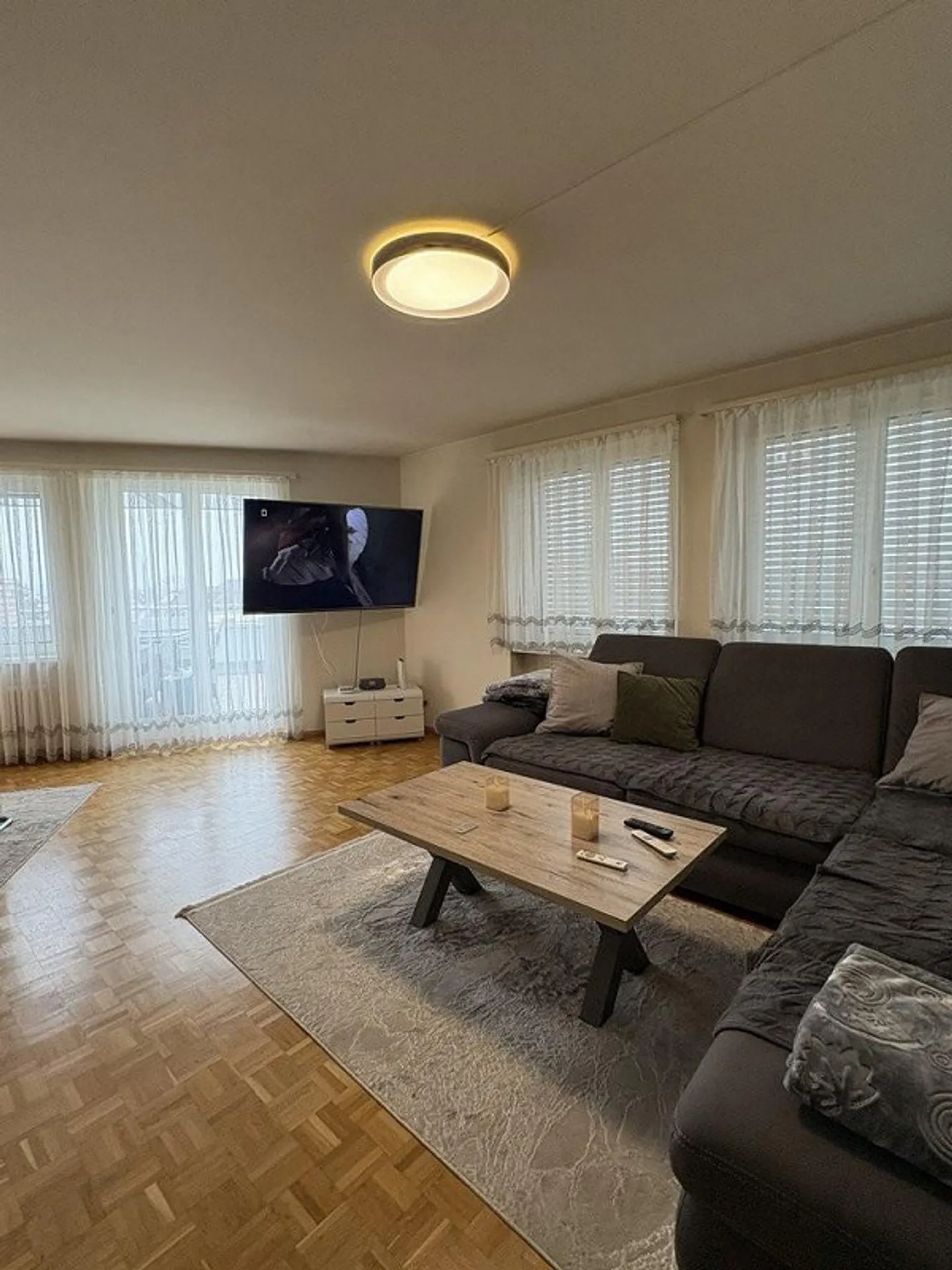 Living in a central location - Photo 2 of 7