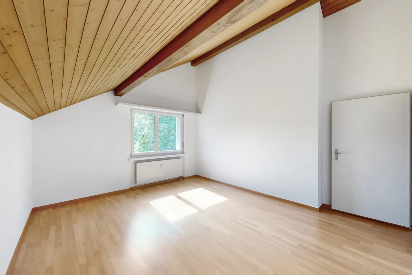 Attic apartment with fireplace - limited until 30.06.2027 - Photo 3 of 8