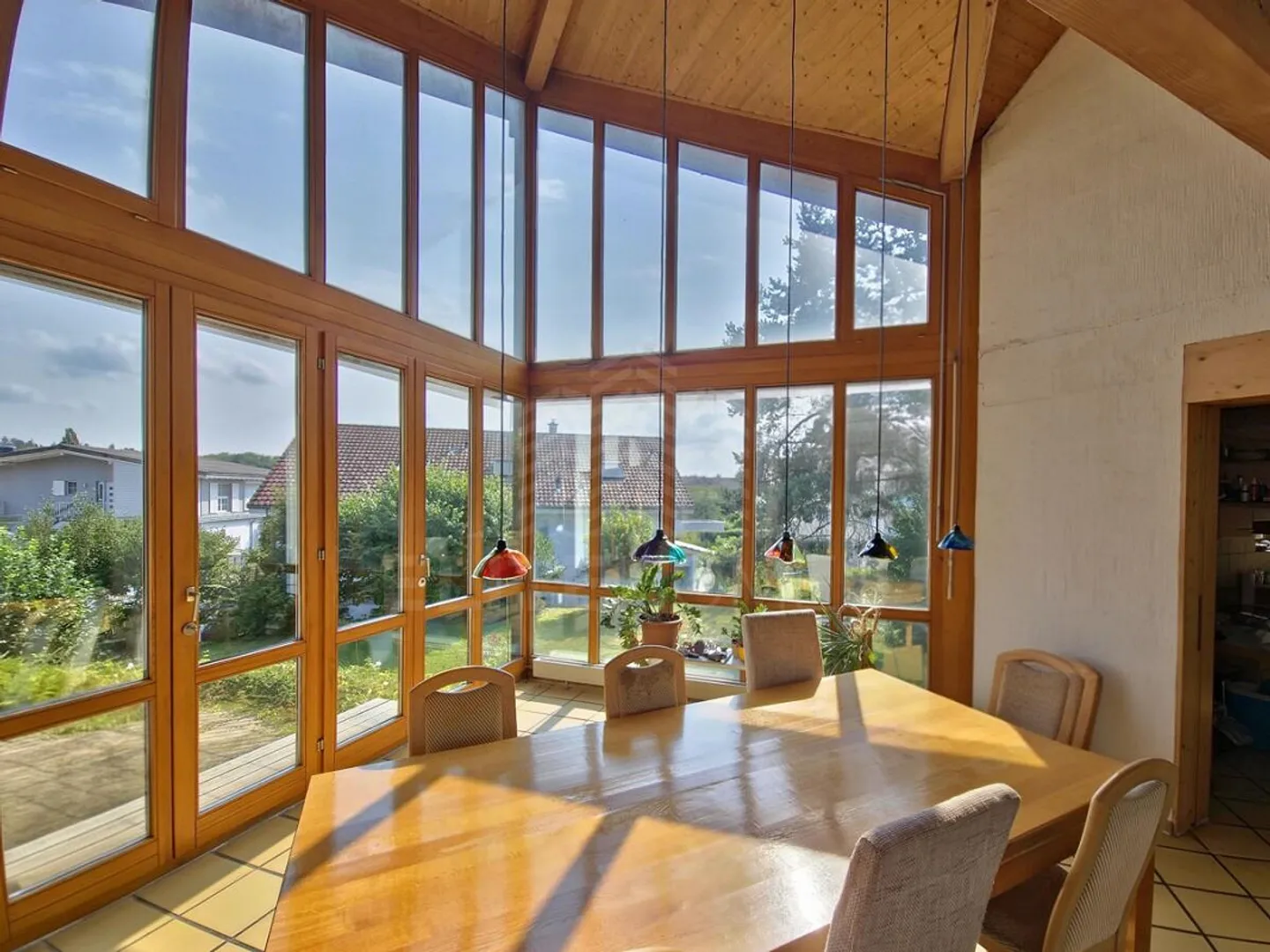 GROSSZÜGIGES EINFAMILIENHAUS MIT ENTWICKLUNGSPOTENZIAL - Foto 2 von 6