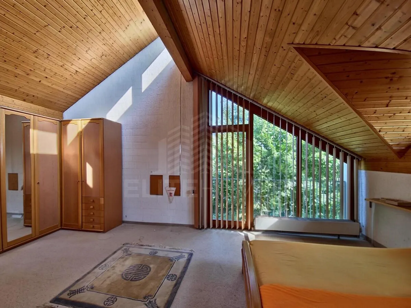 GROSSZÜGIGES EINFAMILIENHAUS MIT ENTWICKLUNGSPOTENZIAL - Foto 4 von 6