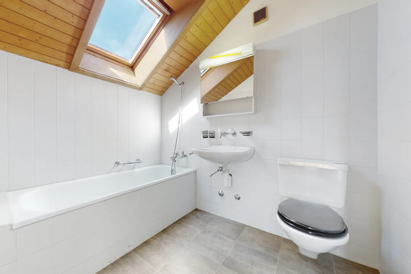 Attic apartment with fireplace - limited until 30.06.2027 - Photo 6 of 8