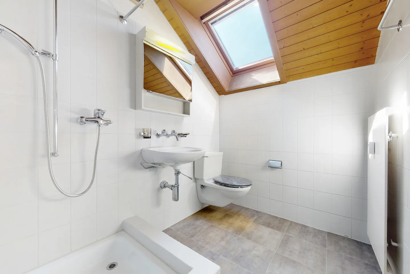 Attic apartment with fireplace - limited until 30.06.2027 - Photo 7 of 8
