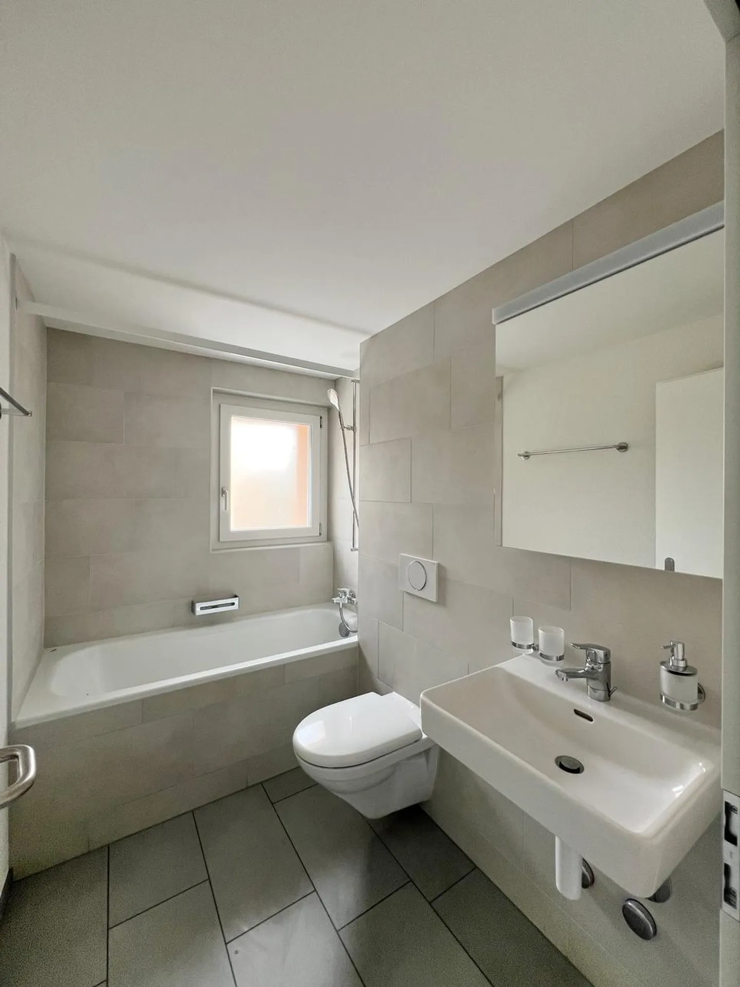 Modernes Apartment mit Balkon - Foto 4 von 9