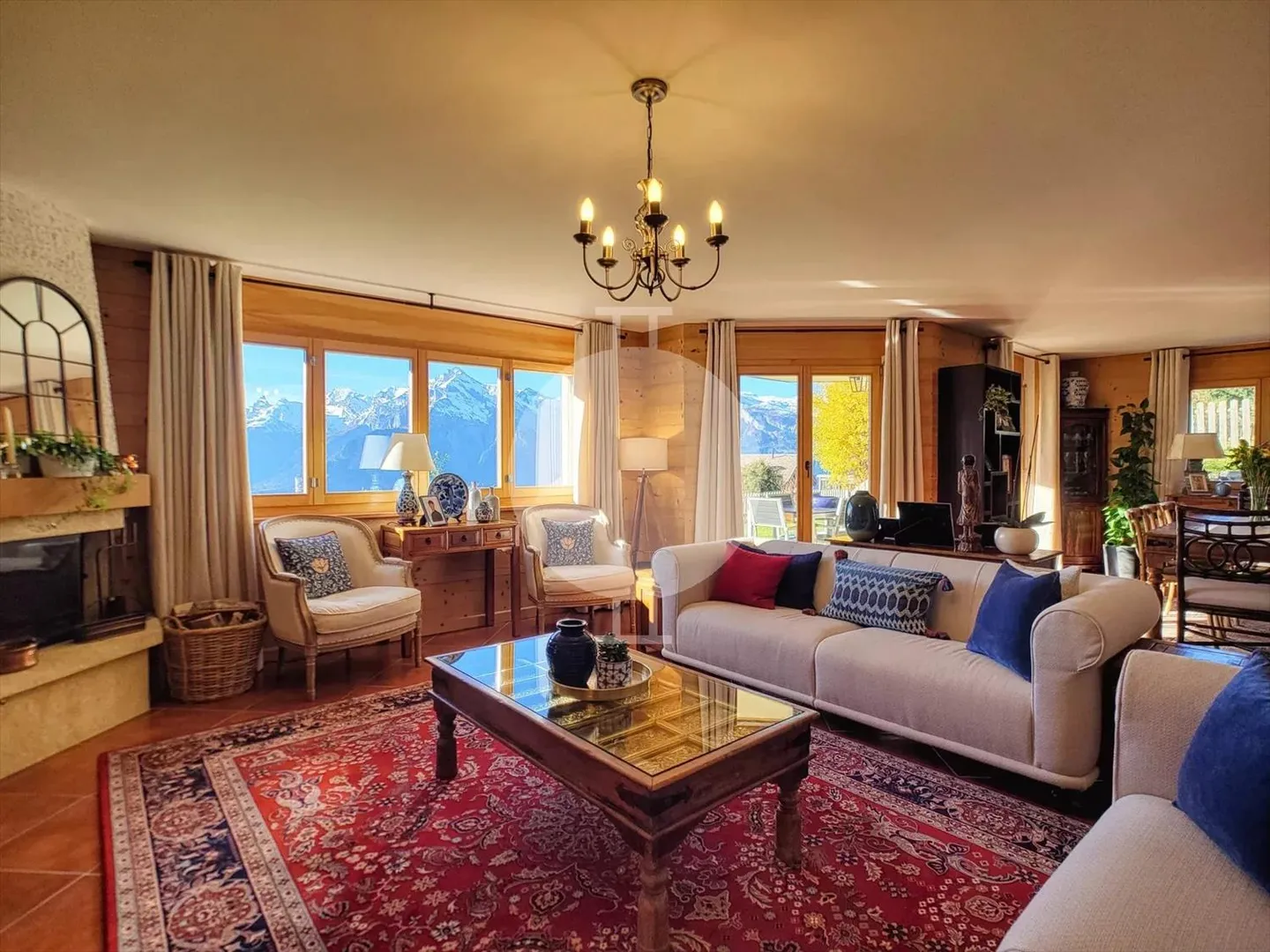 Prächtige 5,5-Zimmer-Wohnung mit großem Garten und Panoramablick auf die Berge - Foto 9 von 13