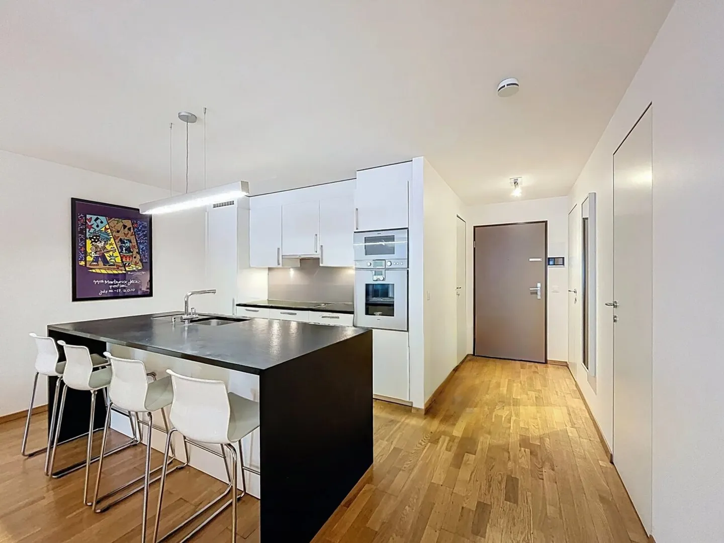 Beautiful 2.5-room apartment with lake view - Photo 1 of 11