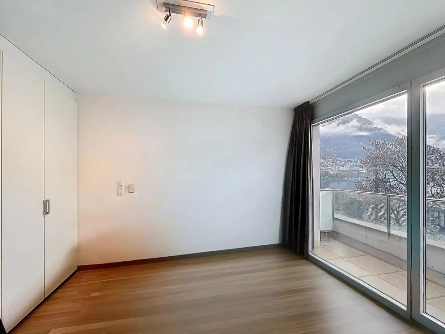 Beautiful 2.5-room apartment with lake view - Photo 7 of 11