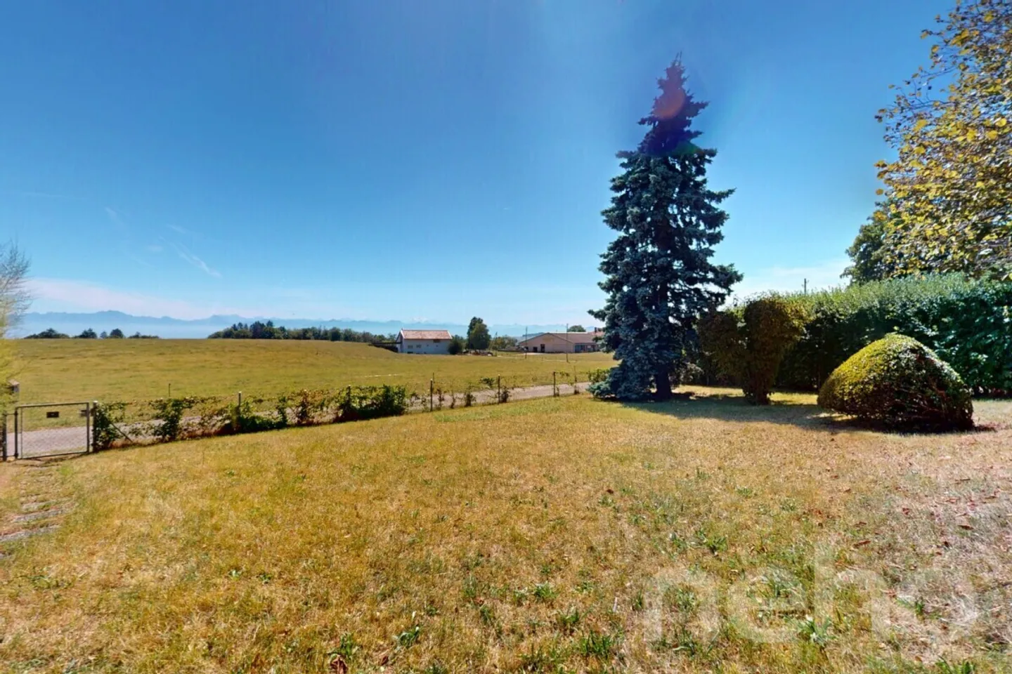 Casa affascinante con giardino, vista sulla campagna e grande potenziale - Foto 1 di 12