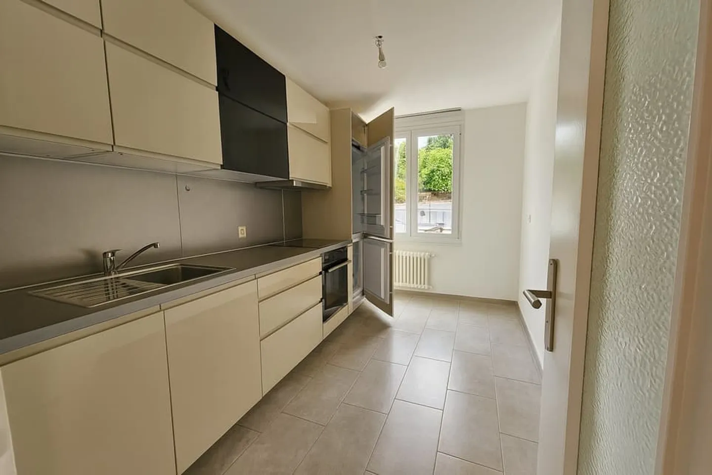 Magnifico appartamento ristrutturato di 4 stanze a Neuchâtel - Foto 5 di 13