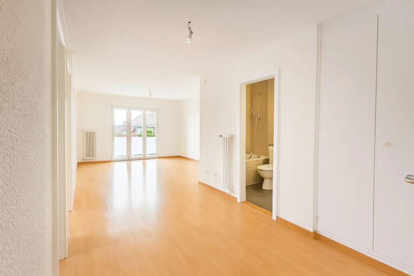 Magnifico appartamento ristrutturato di 4 stanze a Neuchâtel - Foto 3 di 13