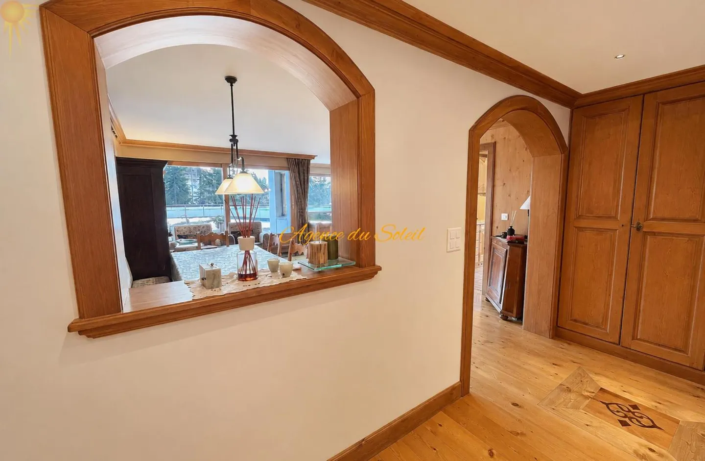 Außergewöhnliche Lage für diese helle 5,5-Zimmer-Eckwohnung mit großer Südterrasse! - Foto 3 von 13