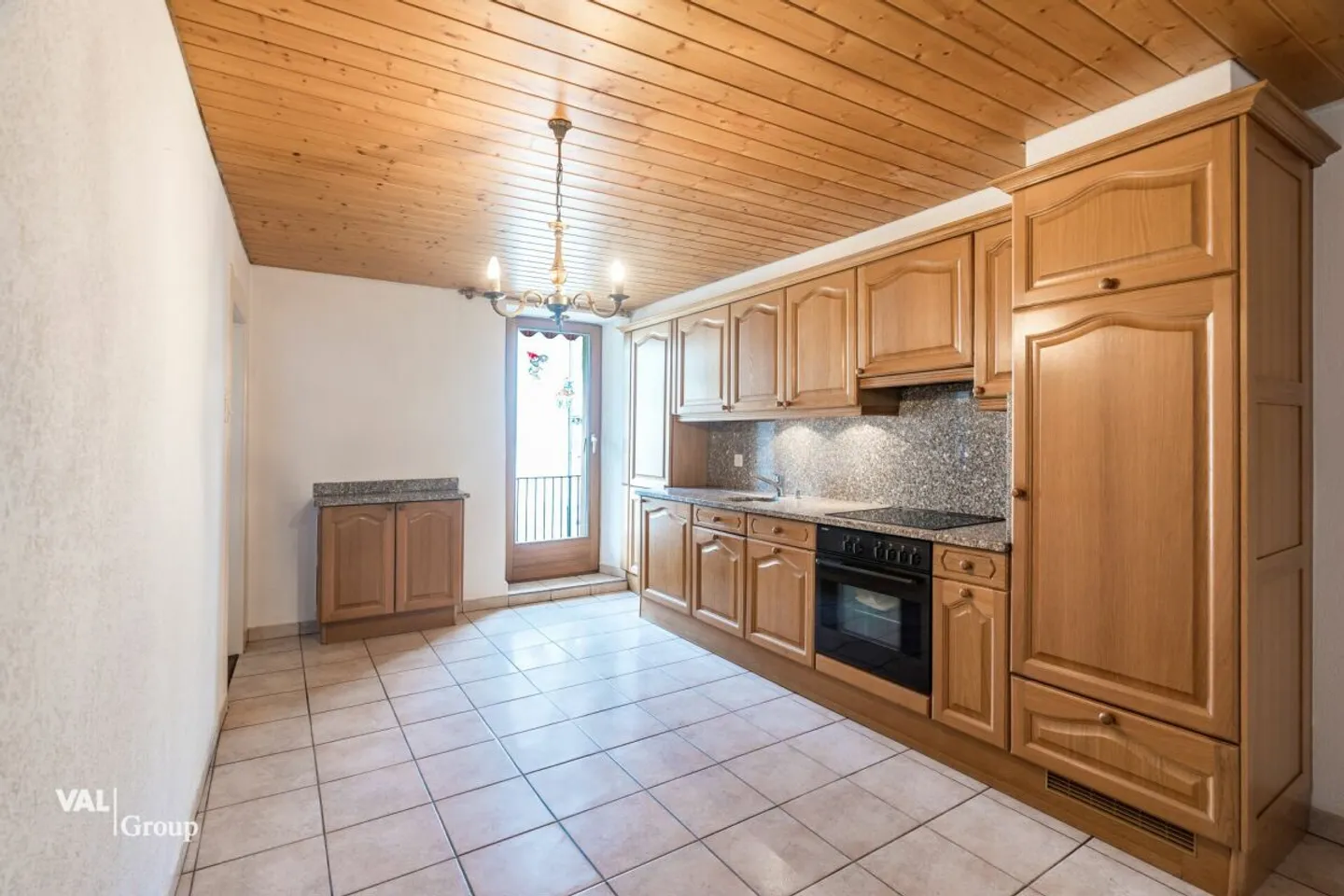 Charmante Altbauwohnung mit viel Potenzial und historischem Flair - Foto 6 von 15