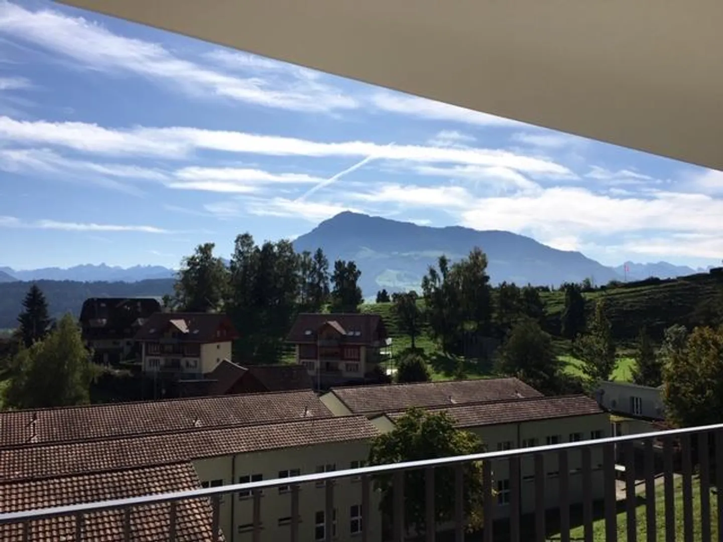 Appartamento di 4,5 stanze centrale eppure vicino alla natura - Foto 3 di 9