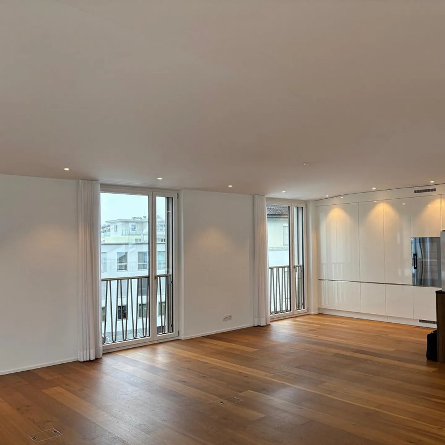 Exclusive penthouse apartment with two terraces in the heart of Einsiedeln - Photo 3 of 12