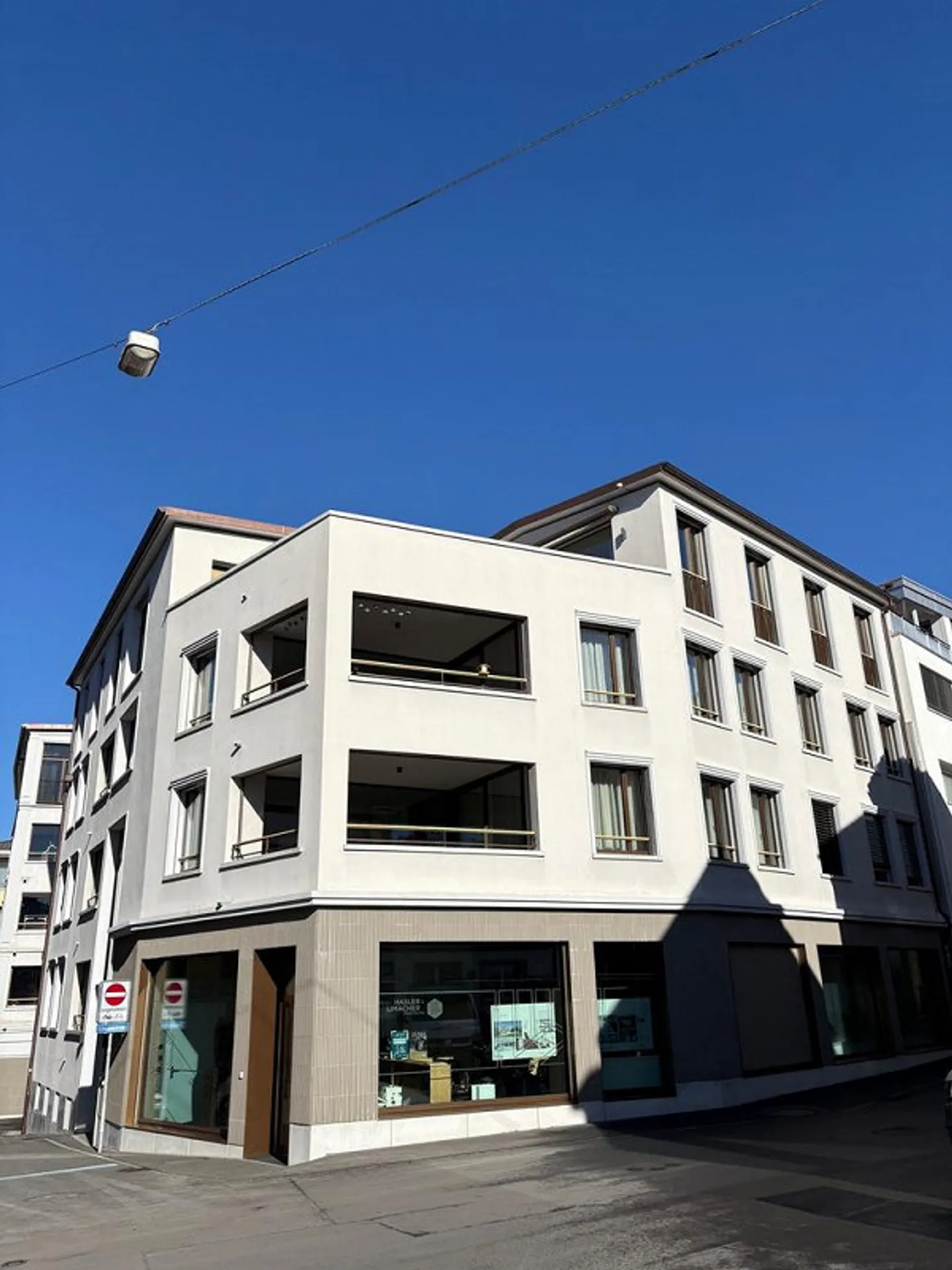 Exclusive penthouse apartment with two terraces in the heart of Einsiedeln - Photo 11 of 12