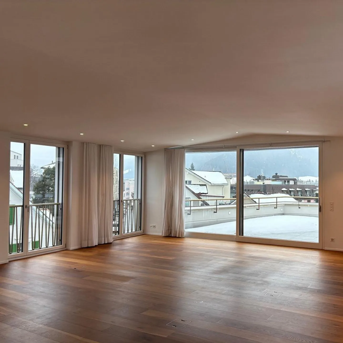 Exclusive penthouse apartment with two terraces in the heart of Einsiedeln - Photo 4 of 12